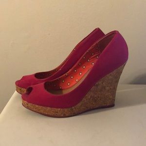 Fergalicious hot pink wedges!
